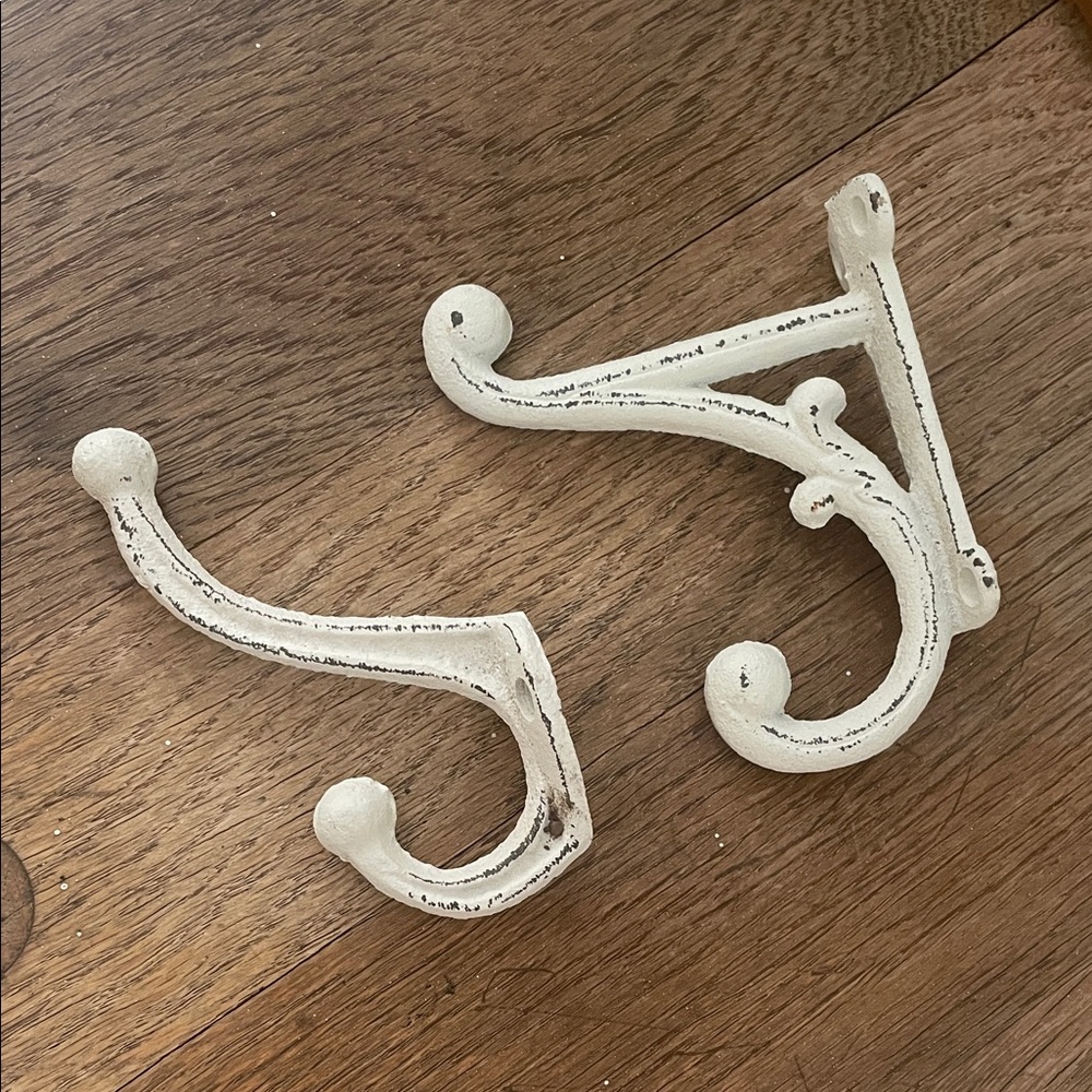 Vintage-Style Cream Wall Hooks